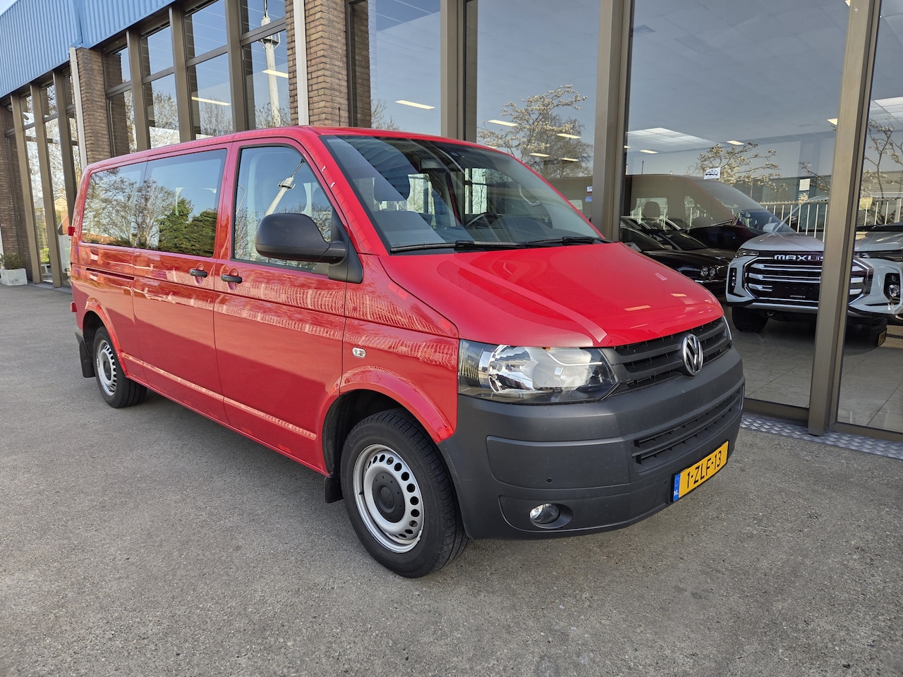 Volkswagen Transporter Kombi - 2.0 TDI L2 Comfortline Autom. 8-Personen uitermate geschikt voor ombouw naar Camper - AutoWereld.nl