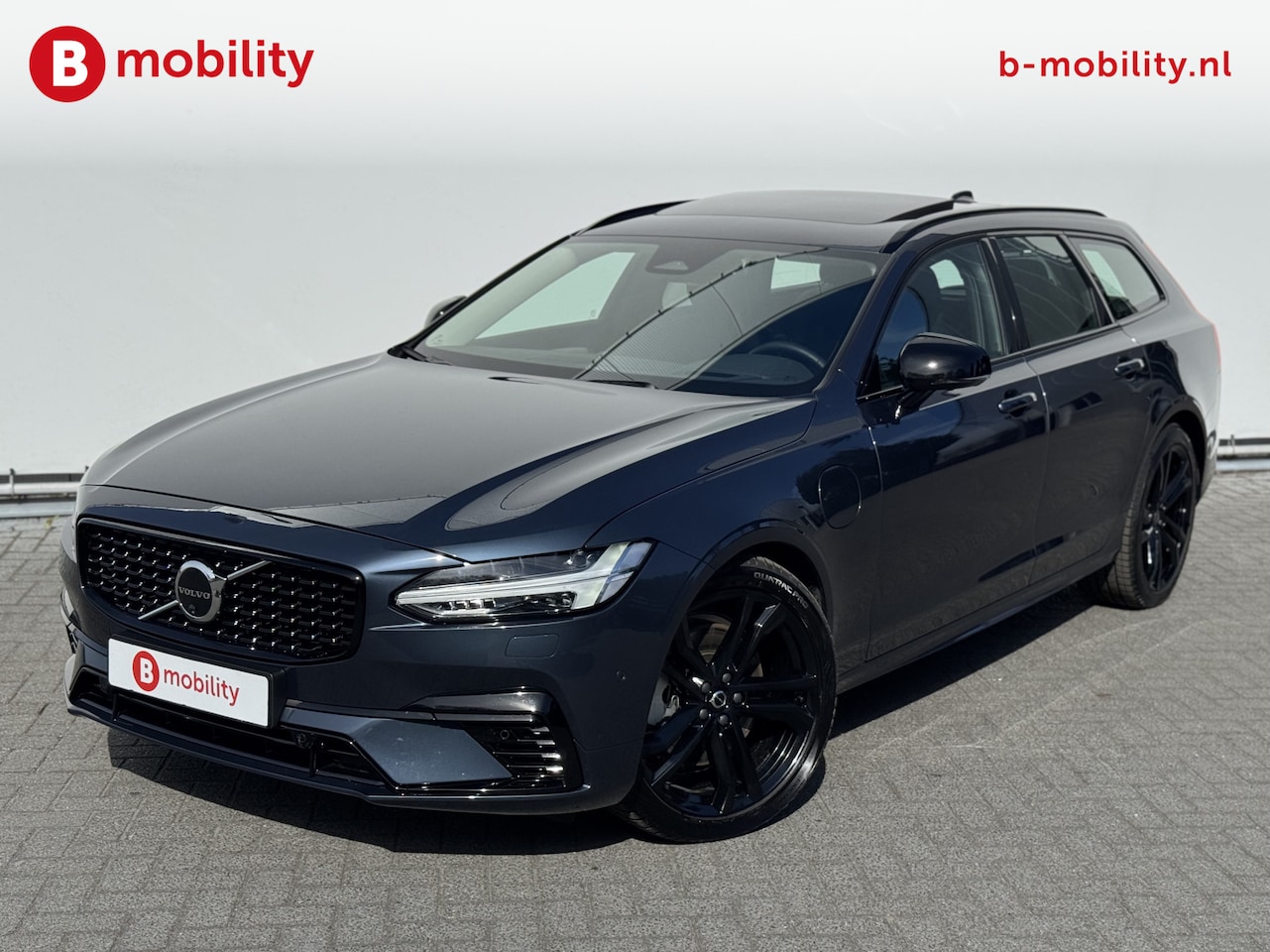 Volvo V90 - 2.0 T8 Plug-in hybrid AWD Ultra Dark Trekhaak 2100kg Panoramadak | Head-Up | Bowers&Wilkin - AutoWereld.nl