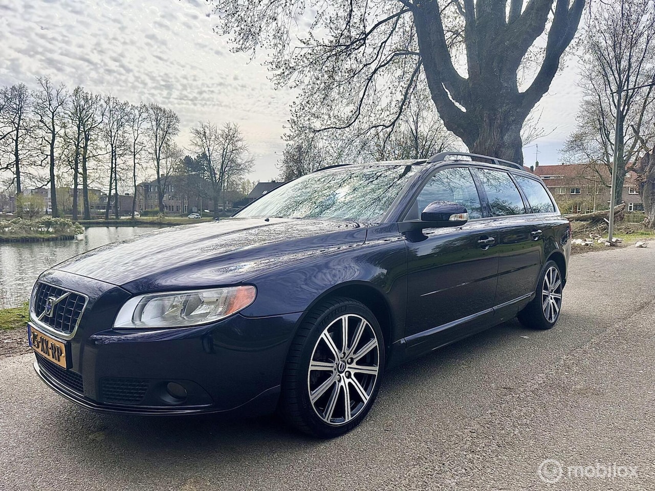 Volvo V70 - 2.5T Perfecte staat DEALER AUTO - AutoWereld.nl
