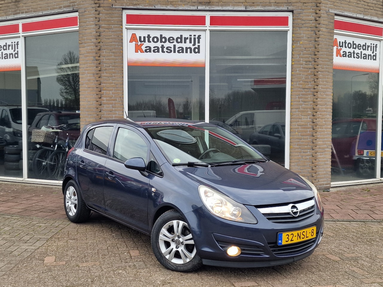 Opel Corsa - 1.3 CDTi EcoFlex S/S '111' Edition 5 Deurs - LMV - Trekhaak - Airco - 2010 - AutoWereld.nl