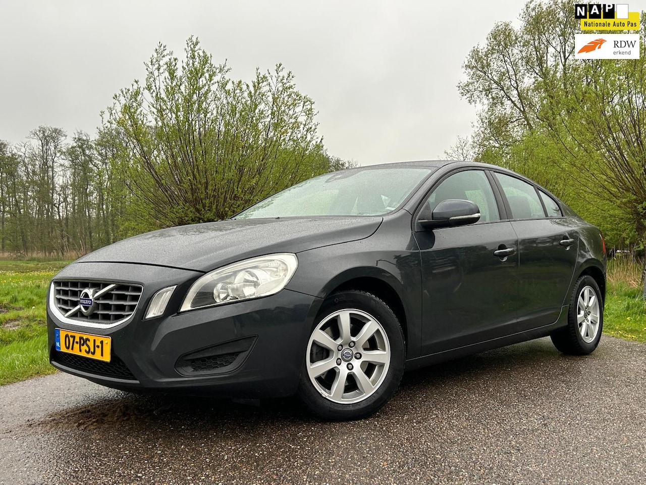 Volvo S60 - 1.6 T4 Kinetic Automaat / 2e Eigenaar / Navigatie / Clima / Trekhaak / Goed Onderhouden / - AutoWereld.nl