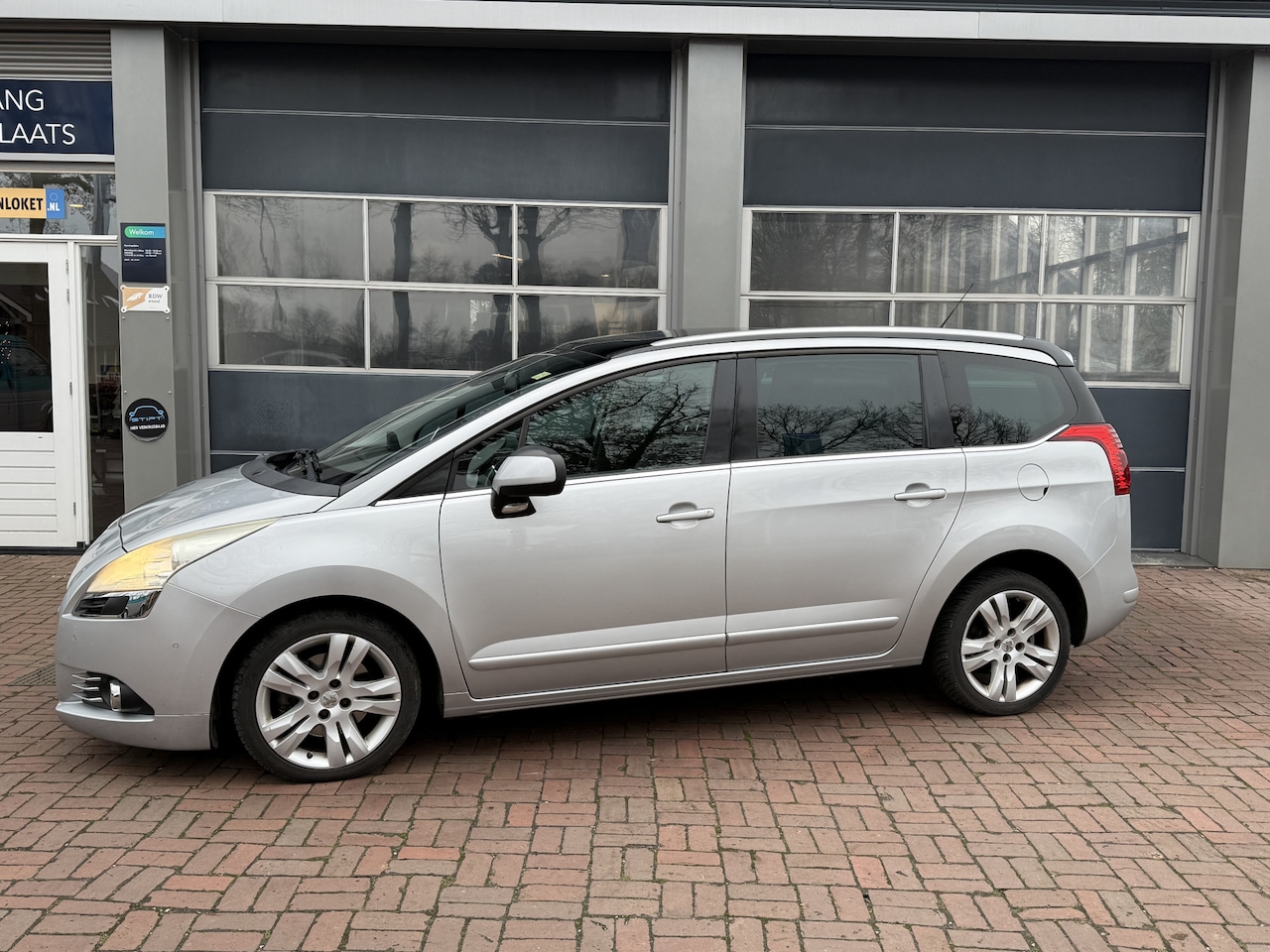 Peugeot 5008 - 1.6 THP GT 5p. Automaat,Leer,Panodak,Trekhaak Dealer onderhouden - AutoWereld.nl