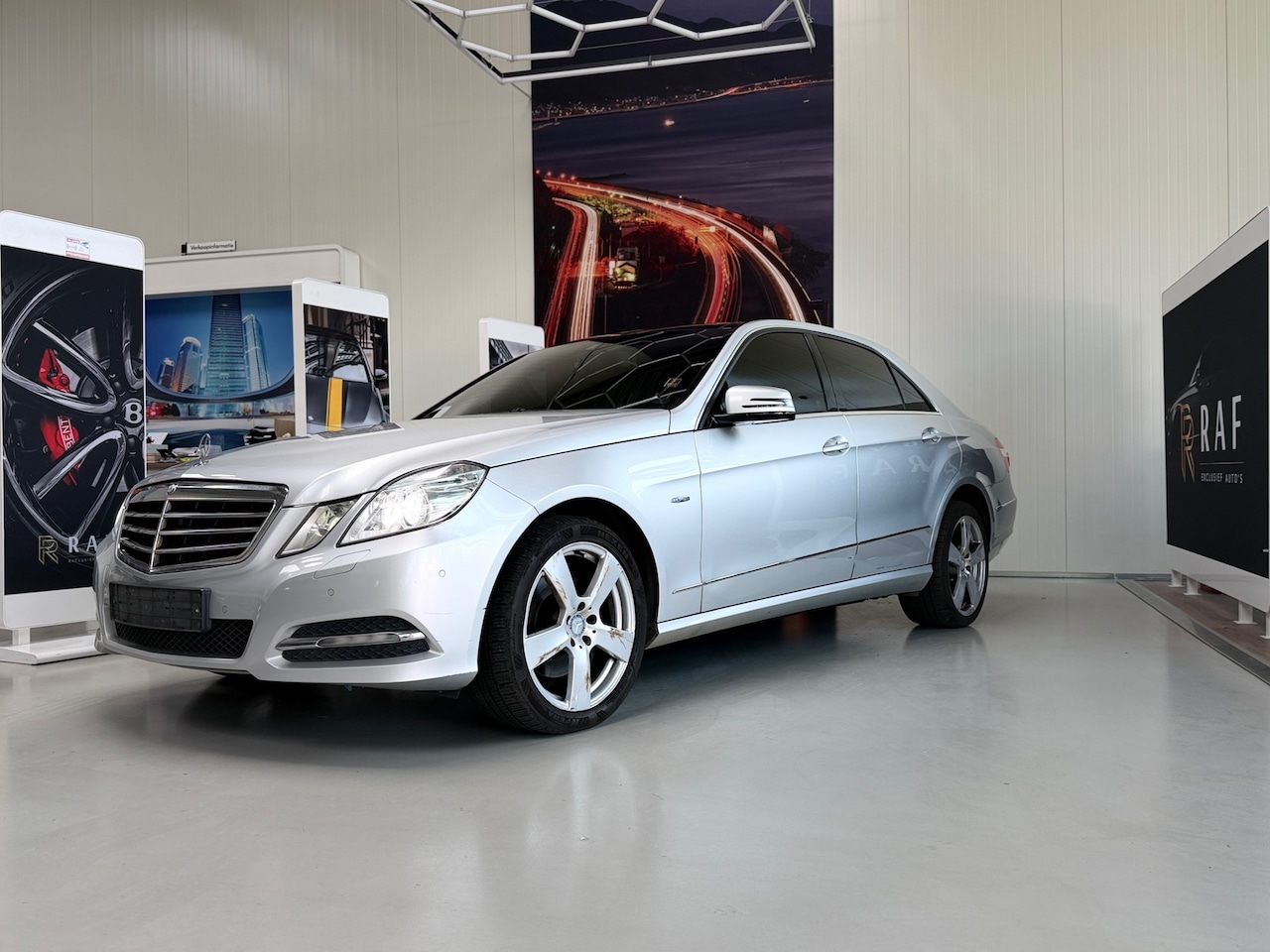 Mercedes-Benz E-klasse - 350 CGI Elegance 4-Matic 350 CGI Elegance 4-Matic,Automaat,Pano,Gekoeldestoelen,verwarmdestoelen, - AutoWereld.nl