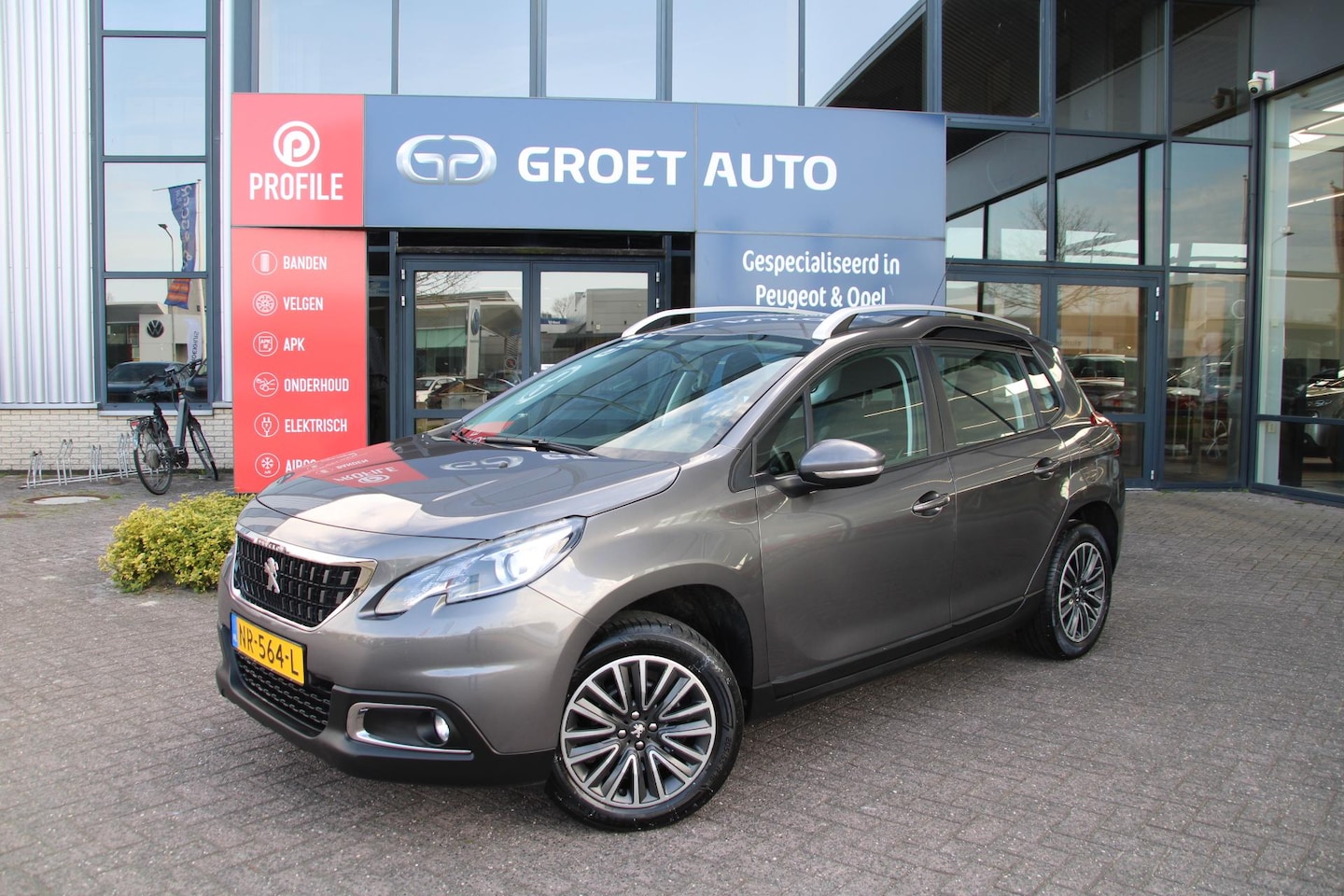 Peugeot 2008 - 1.2 PureTech Blue Lion Automaat Airco Navi Carplay 1e eigenaar - AutoWereld.nl