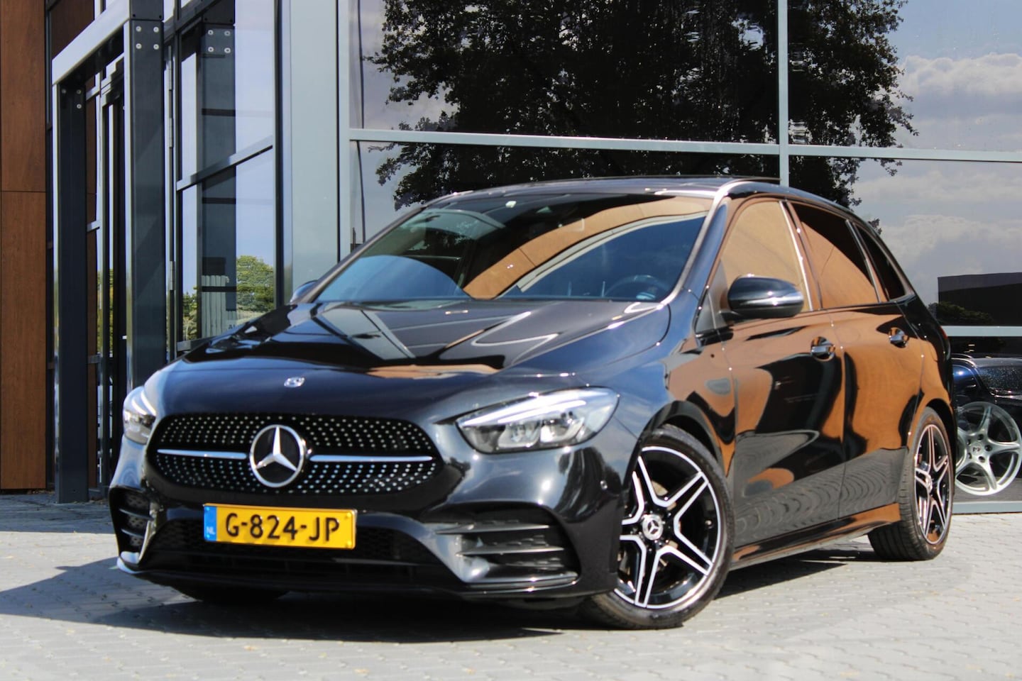 Mercedes-Benz B-klasse - 180 Business Solution AMG| Pano | Sportstoelen | Stoelverwarming - AutoWereld.nl