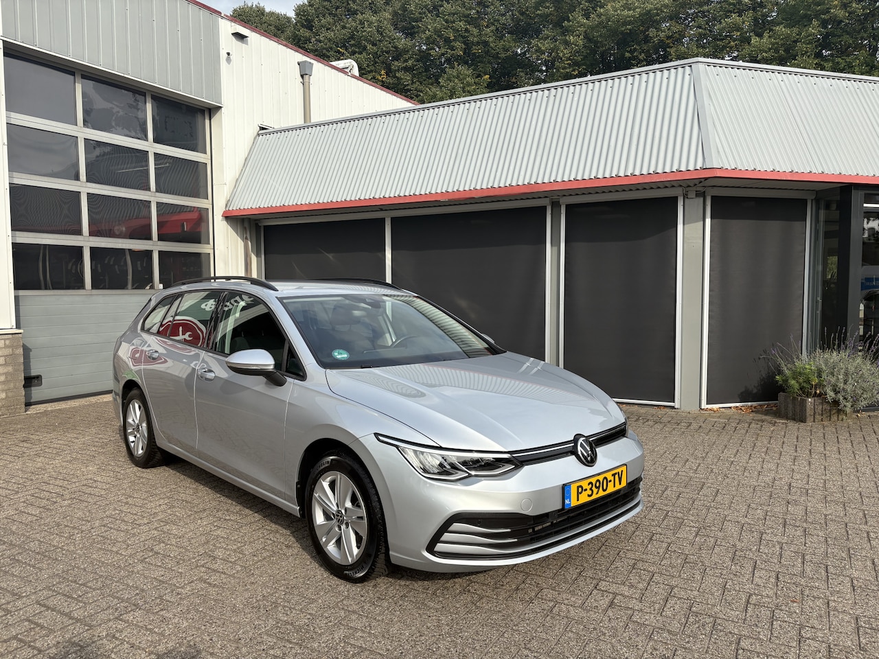 Volkswagen Golf Variant - 1.0 eTSI Life Business 1.0 eTSI Life Business - AutoWereld.nl
