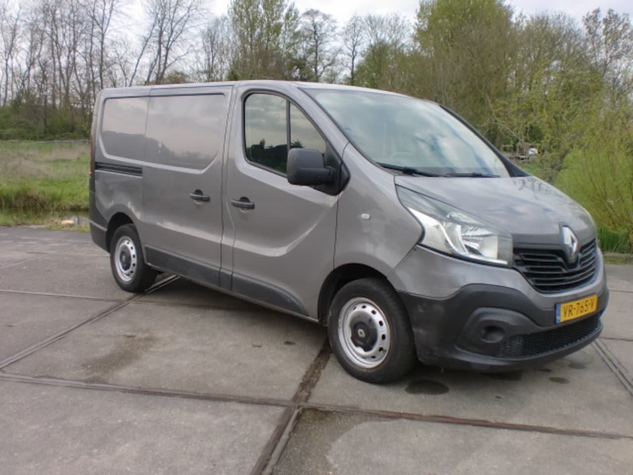 Renault Trafic - 1.6 DCI 85KW AIRCO 3PERS GRIJS 5DRS NAP BJ2015 - AutoWereld.nl