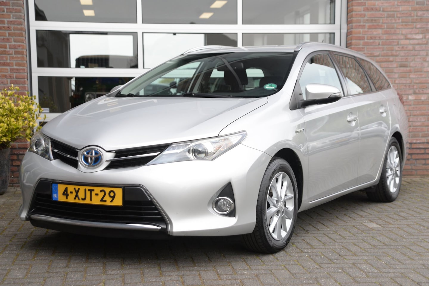 Toyota Auris - 1.8 Hybrid Dynamic | Trekhaak | Camera | Top onderhouden | - AutoWereld.nl