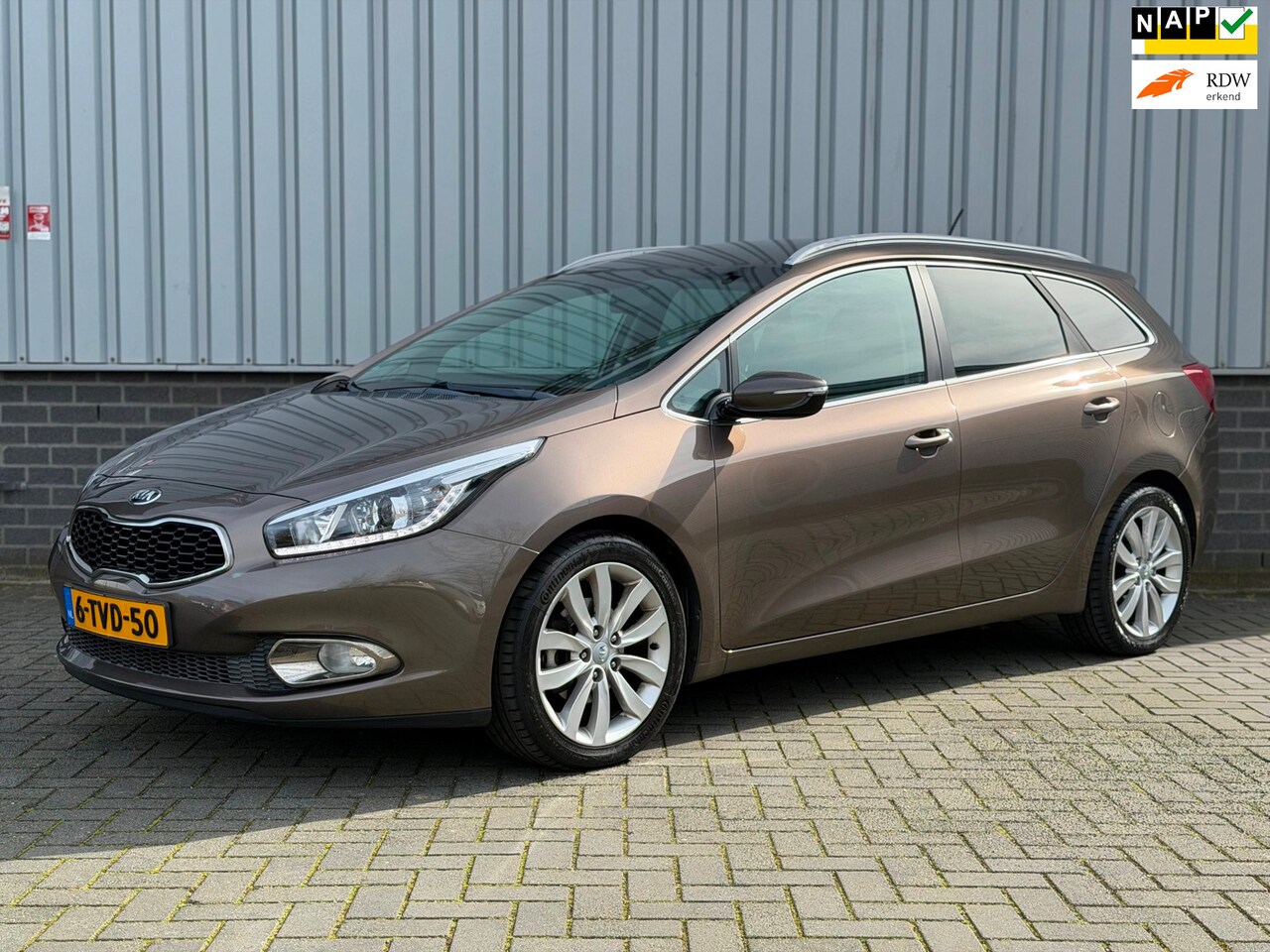 Kia Cee'd Sportswagon - 1.6 GDI BusinessLine |Navi|Camera|CruiseCtrl|Airco|PDC| - AutoWereld.nl
