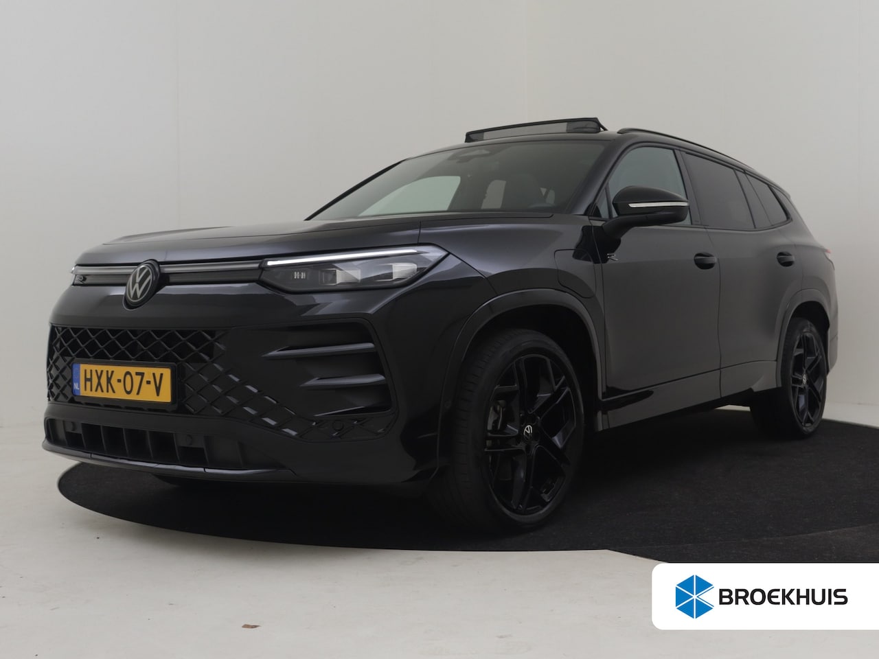 Volkswagen Tayron - 1.5 eHybrid R-Line Edition 204Pk DSG/AUTO | Glazen panorama-dak | Keyless | Achteruitrijca - AutoWereld.nl