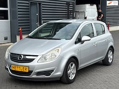 Opel Corsa - 1.2-16V Cosmo, fietsenrek