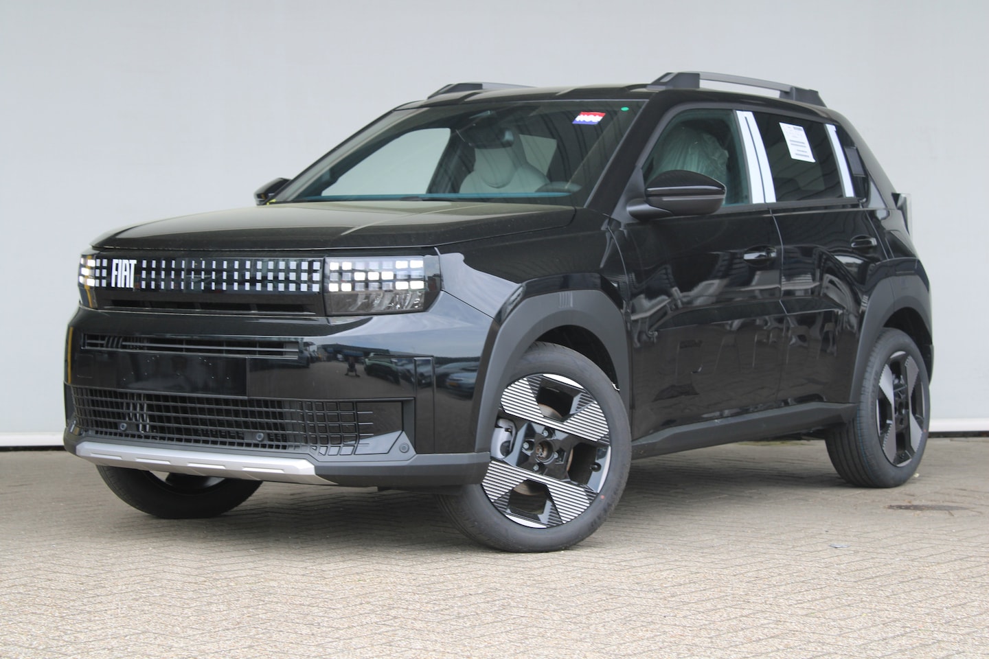 Fiat Grande Panda - La Prima | Winterpakket | LED verlichting | 17` lichtmetalen velgen | Achteruitrijcamera | - AutoWereld.nl