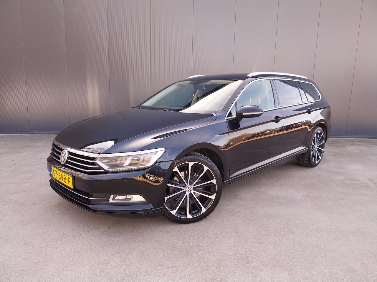 Volkswagen Passat Variant - 1.6 TDI Comfortline LED CRUISE ECC TREKHAAK - AutoWereld.nl