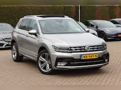 Volkswagen Tiguan - 2.0 TSI 4Motion Highline 3x R-line / NL Auto / 1e Eign. / Trekhaak / Panoramadak / 360Came