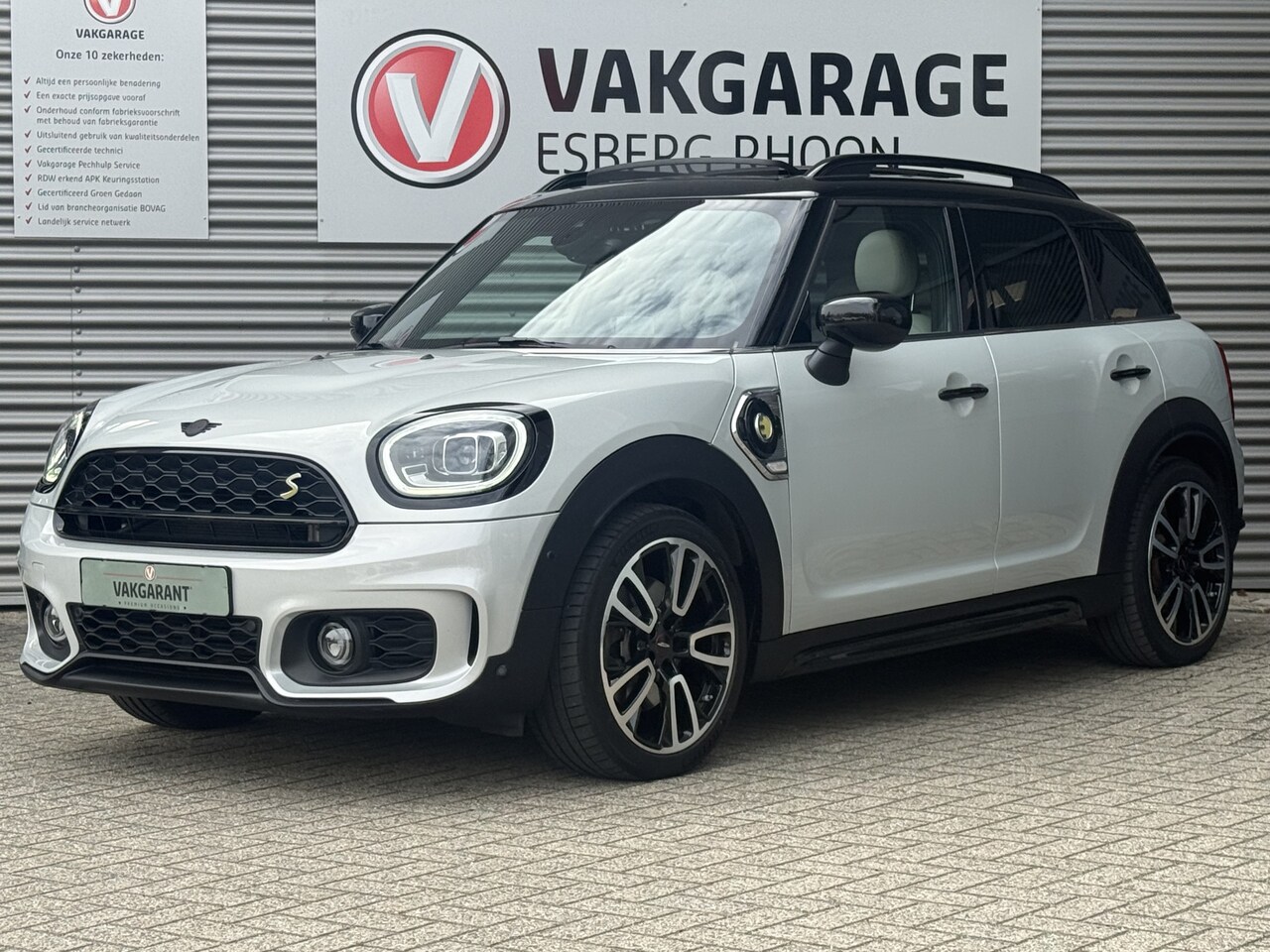 MINI Countryman - Mini 2.0 Cooper S E ALL4 PHEV JCW LED,NAVI/CAM,HUD,PANO,LEER,ELEKTR.STOEL,JCW - AutoWereld.nl
