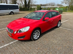 Volvo V60 - 1.6 T3 R-Design Climate Cruise Red Edition