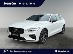 Volvo V60 - 2.0 T6 Plug-in hybrid AWD Plus Dark Trekhaak | Verwarmde voorruit | Sportstoelen | 360 gra