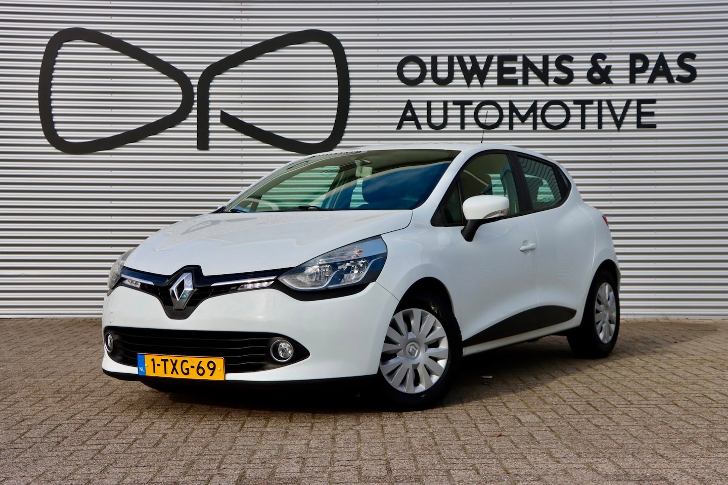 Renault Clio - 0.9 TCe Expression | NAVIGATIE | NAP | AIRCO | CRUISE - AutoWereld.nl