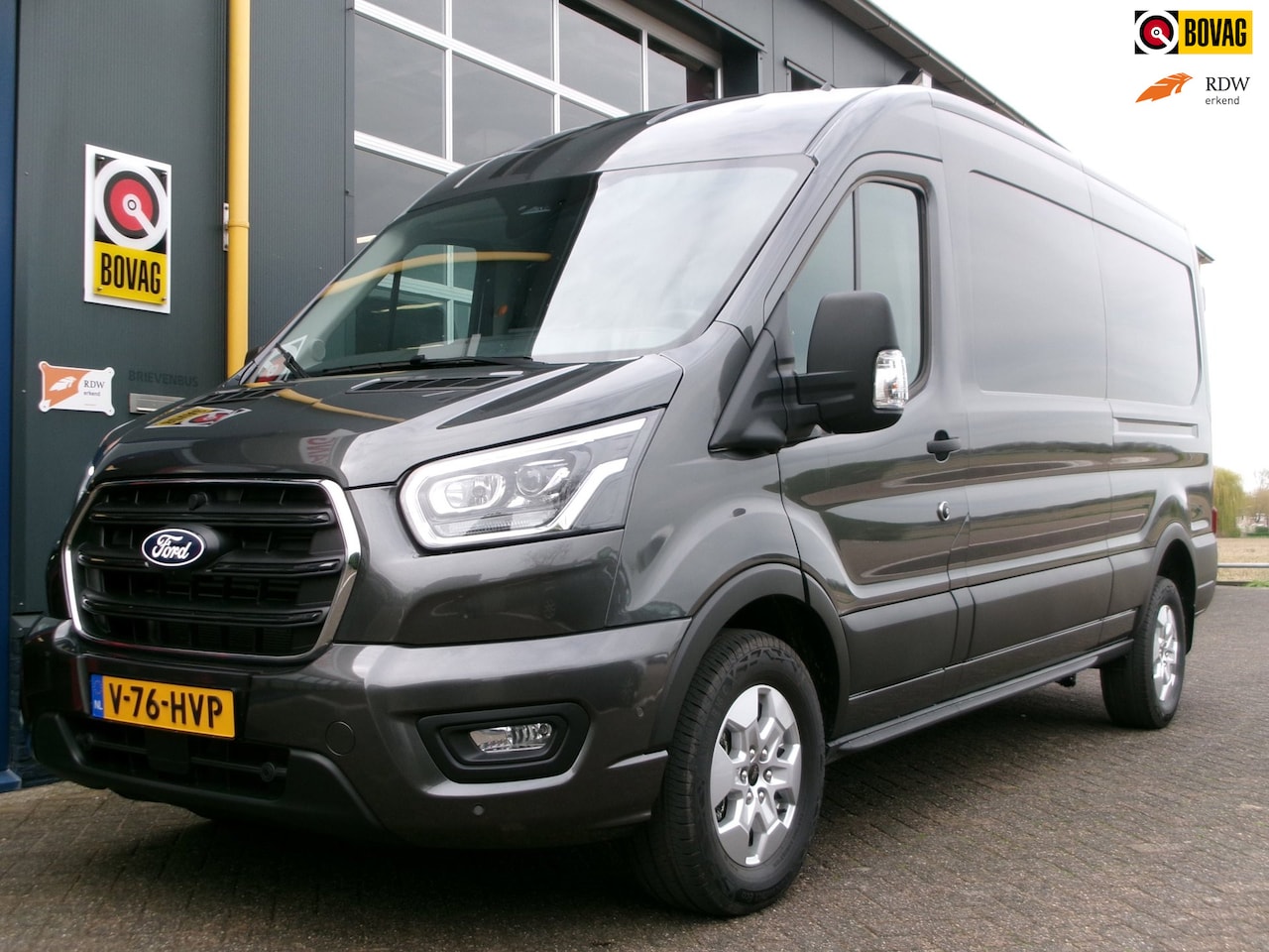 Ford Transit - 350 2.0 TDCI L3H2 Limited RWD Automaat 3500 kg trekken - AutoWereld.nl
