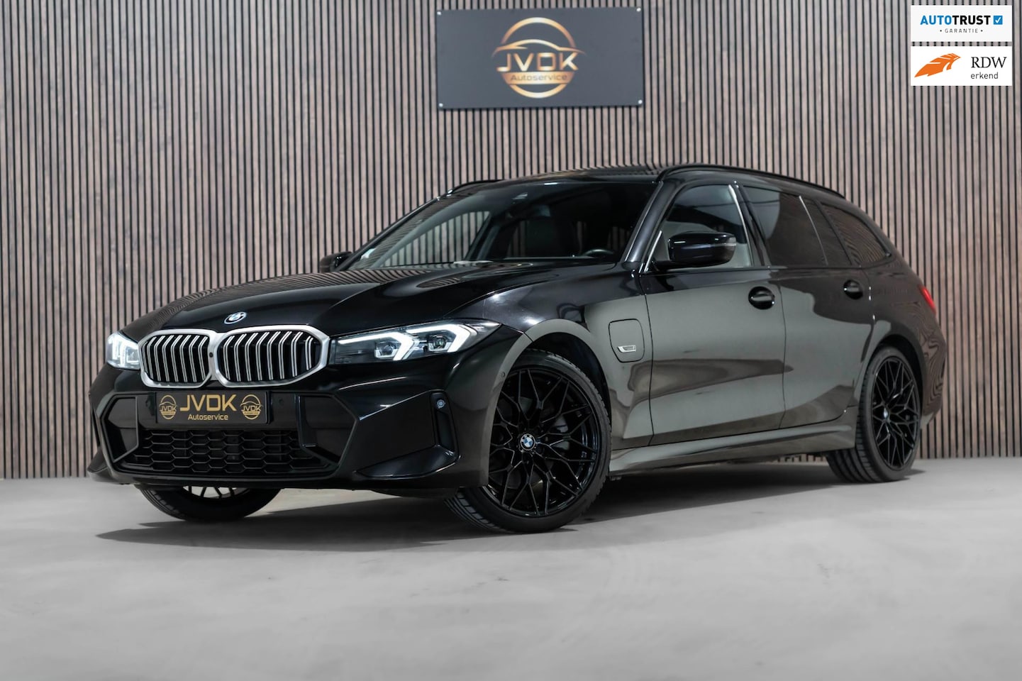 BMW 3-serie Touring - 320e M Sport PANO LED - AutoWereld.nl
