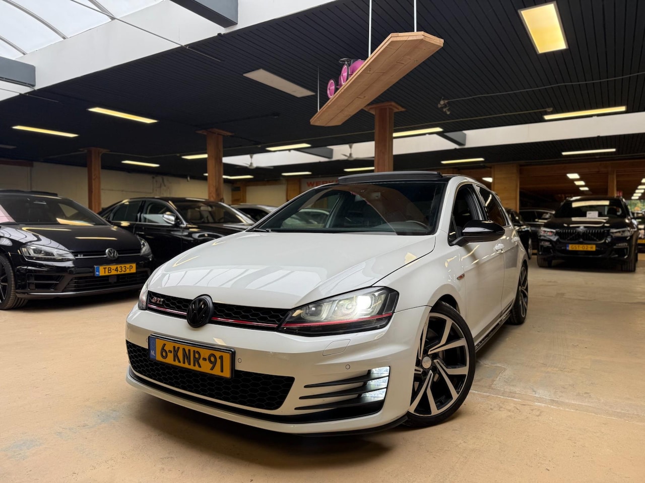 Volkswagen Golf - 2.0 TSI GTI Performance Pano Airco Cruise Control - AutoWereld.nl