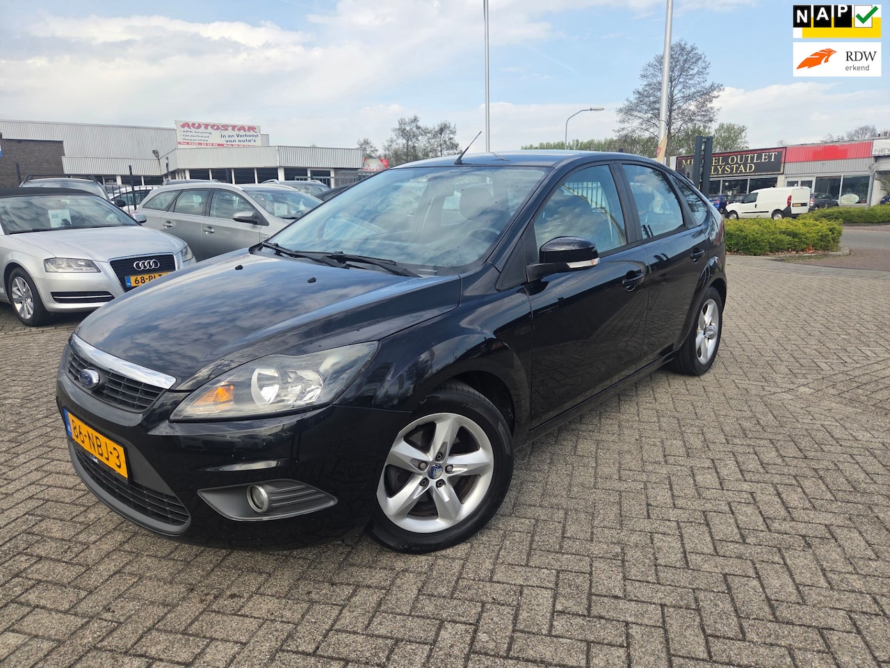 Ford Focus - 1.6 Ghia/CRUIS CONTROL/PARKSENSOR - AutoWereld.nl