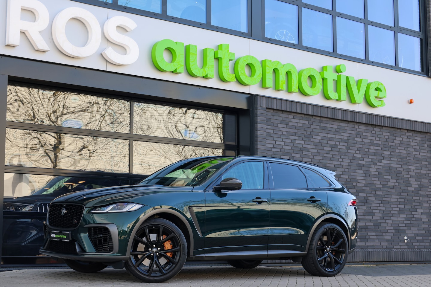 Jaguar F-Pace - 5.0 V8 S/C AWD SVR | UNIEK! | DEALER ONDH | BRITISH RACING GREEN | COBRA EXHAUST | STOELKO - AutoWereld.nl