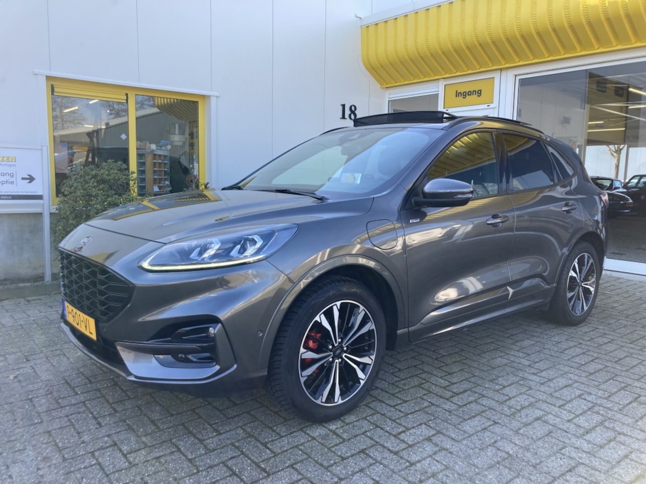 Ford Kuga - 2.5 PHEV ST-Line Panoramadak Trekhaak Leer - AutoWereld.nl