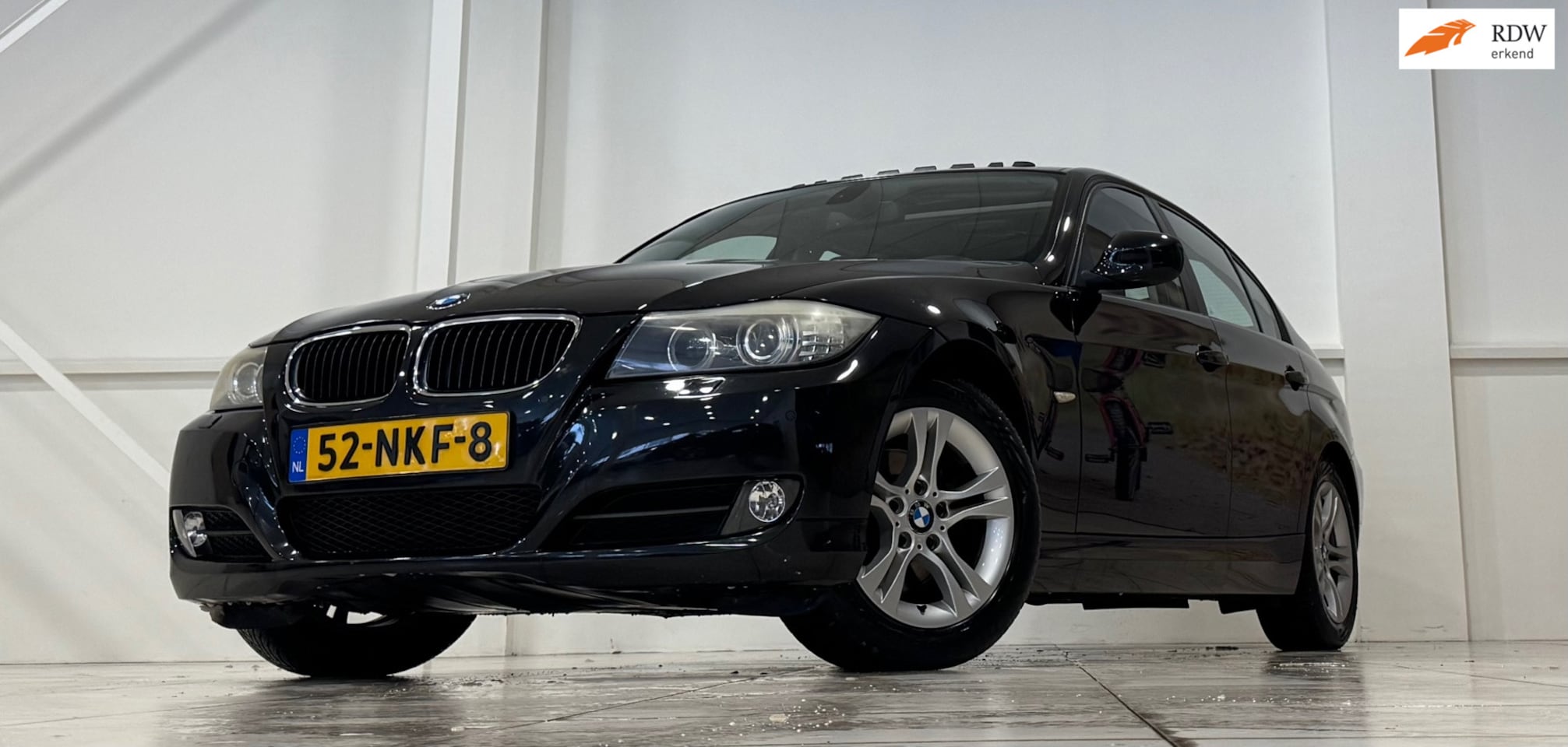 BMW 3-serie - 318i Executive Schuifkanteldak Trekhaak Mooi! PDC Clima - AutoWereld.nl