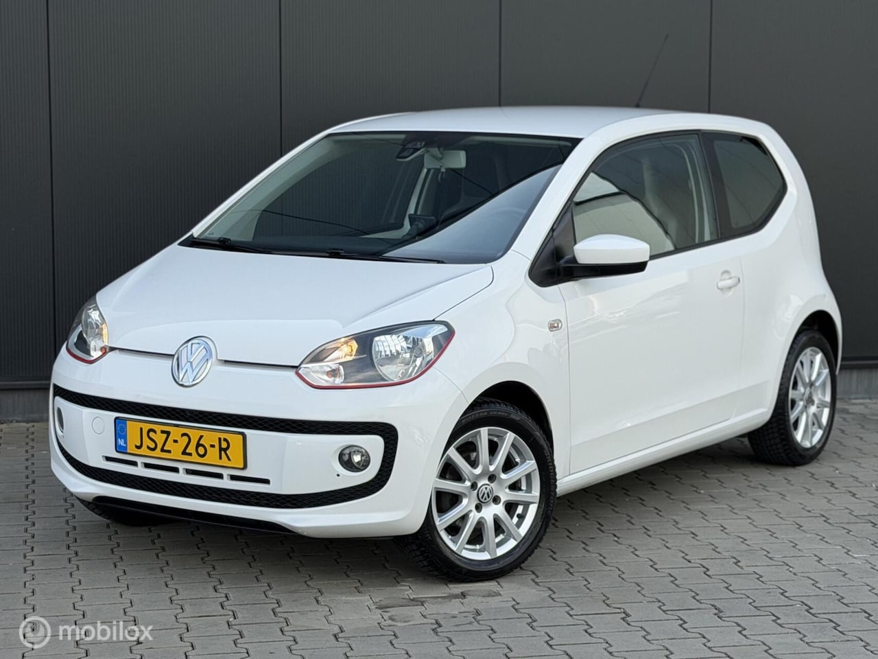 Volkswagen Up! - 1.0 move up! BlueMotion | CRUISE | TREKHAAK | - AutoWereld.nl