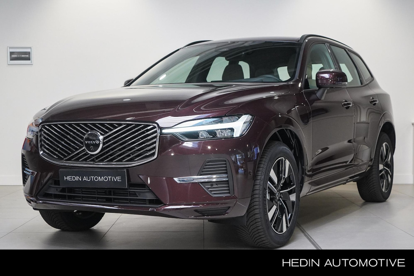 Volvo XC60 - T6 Plug-in hybrid AWD Business Edition 350pk | Trekhaak | All Seasonbanden | Harman/Kardon - AutoWereld.nl