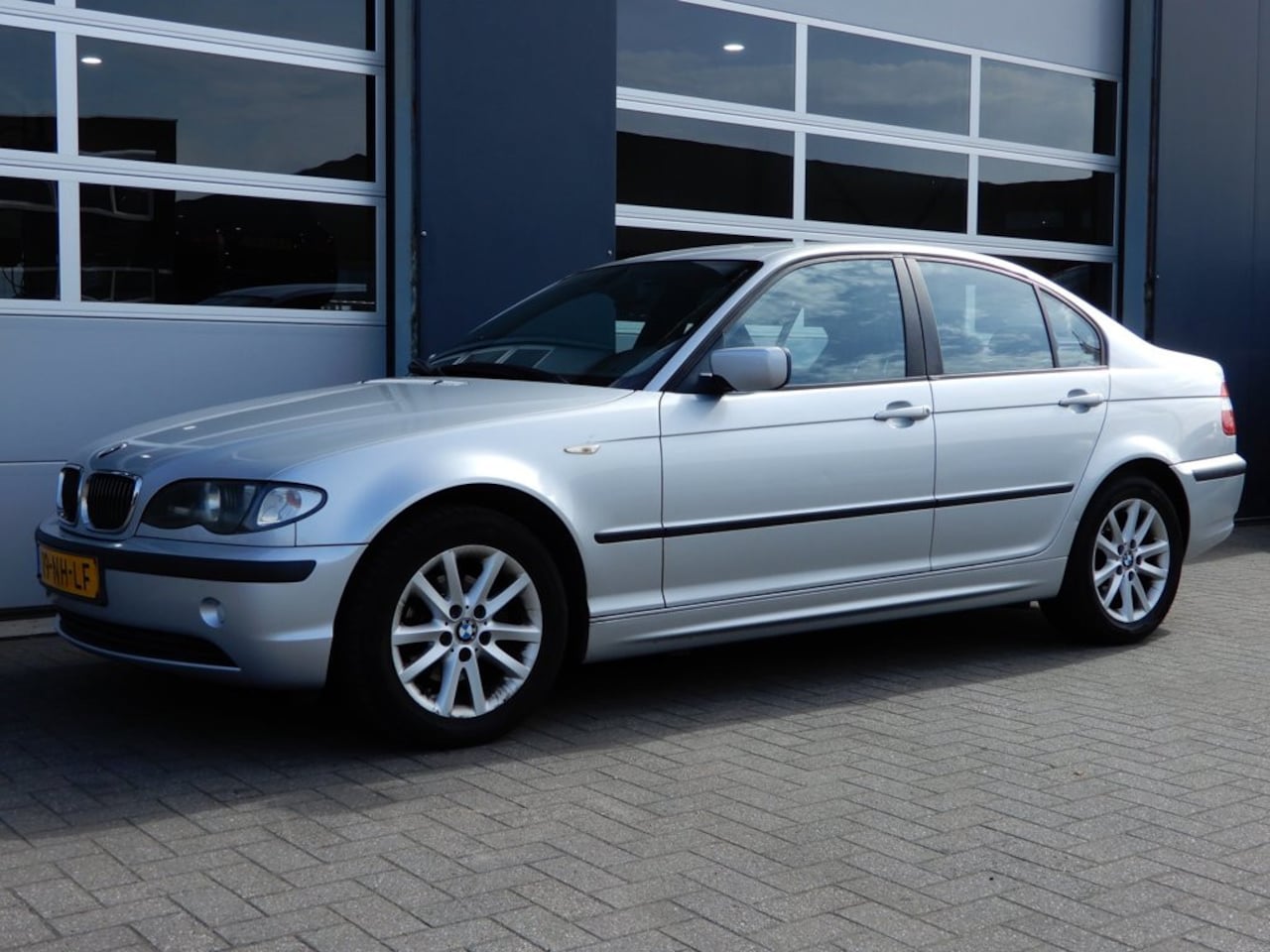 BMW 3-serie - 316i Lifestyle Executive Clima/NieuweAPK - AutoWereld.nl