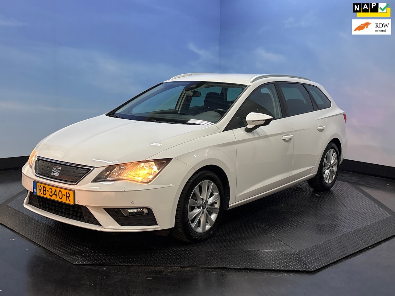 SEAT Leon ST - 1.0 EcoTSI Style Business Intense Carplay, Automaat, - AutoWereld.nl