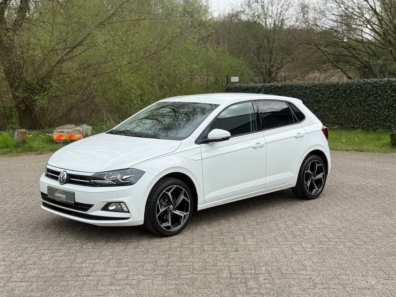 Volkswagen Polo - 1.0 High Line R-LINE VELGEN I CARPLAY I PDC I CRUISE I AIRCO - AutoWereld.nl