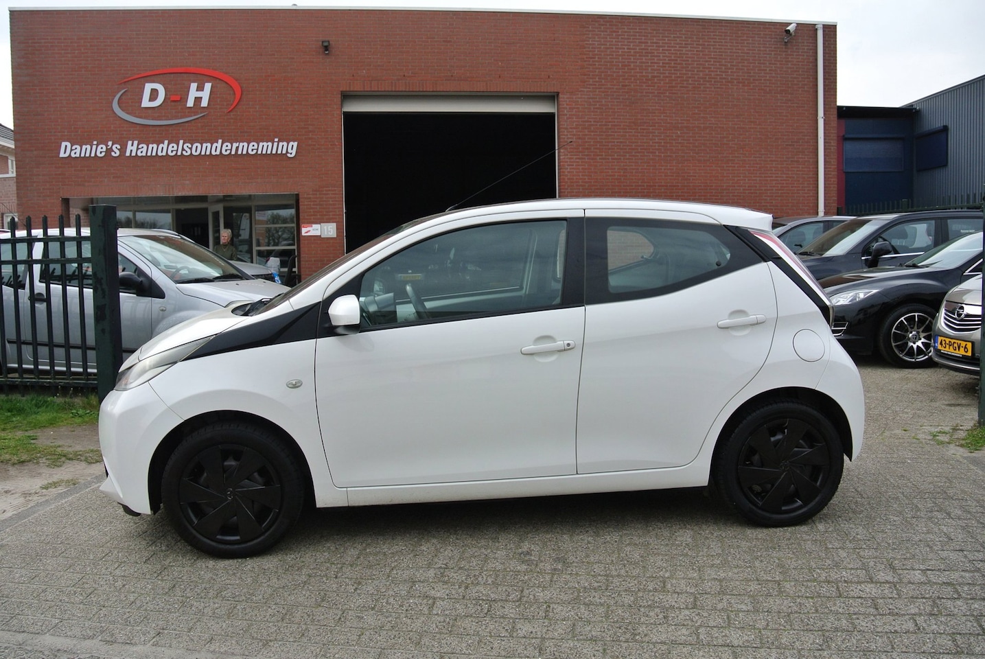 Toyota Aygo - 1.0 VVT-i x-play apk 16-03-2027 inruil mogelijk nap - AutoWereld.nl