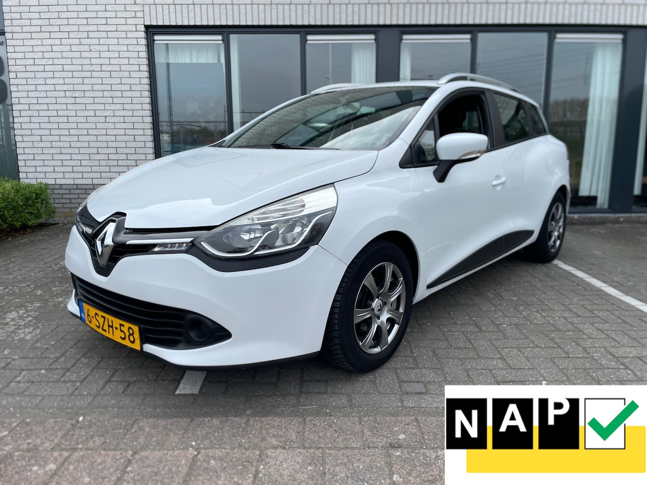 Renault Clio Estate - 0.9 TCe Expression Airco Cruis Eerste Eigenaar - AutoWereld.nl