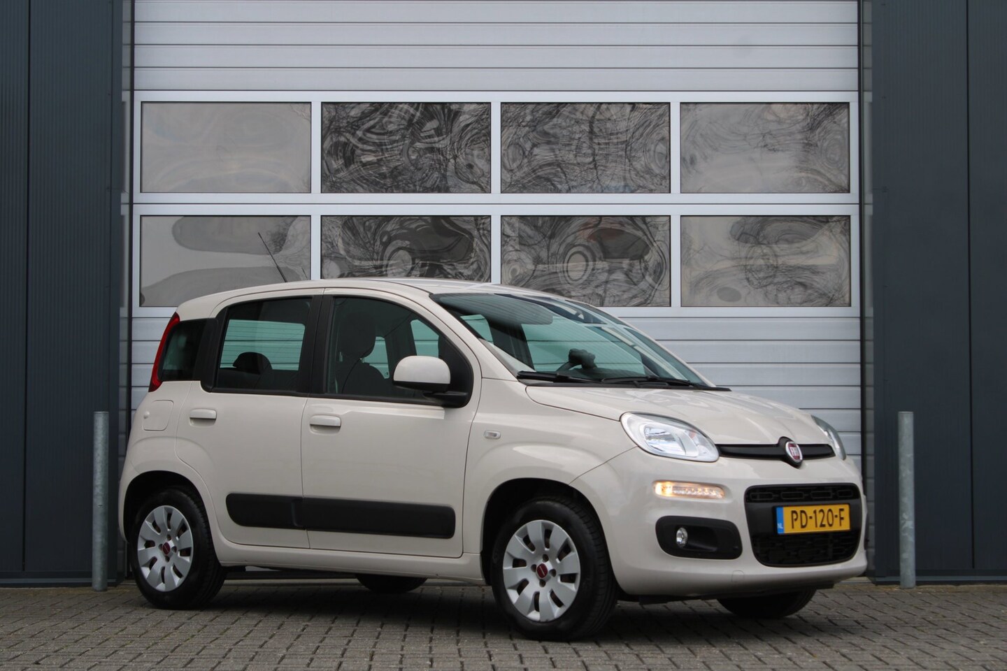Fiat Panda - 0.9 TwinAir Lounge 80pk Automaat Airco/Bluetooth/RadioCD.AUX.USB/Isofix/Trekhaak/1e.Eigena - AutoWereld.nl