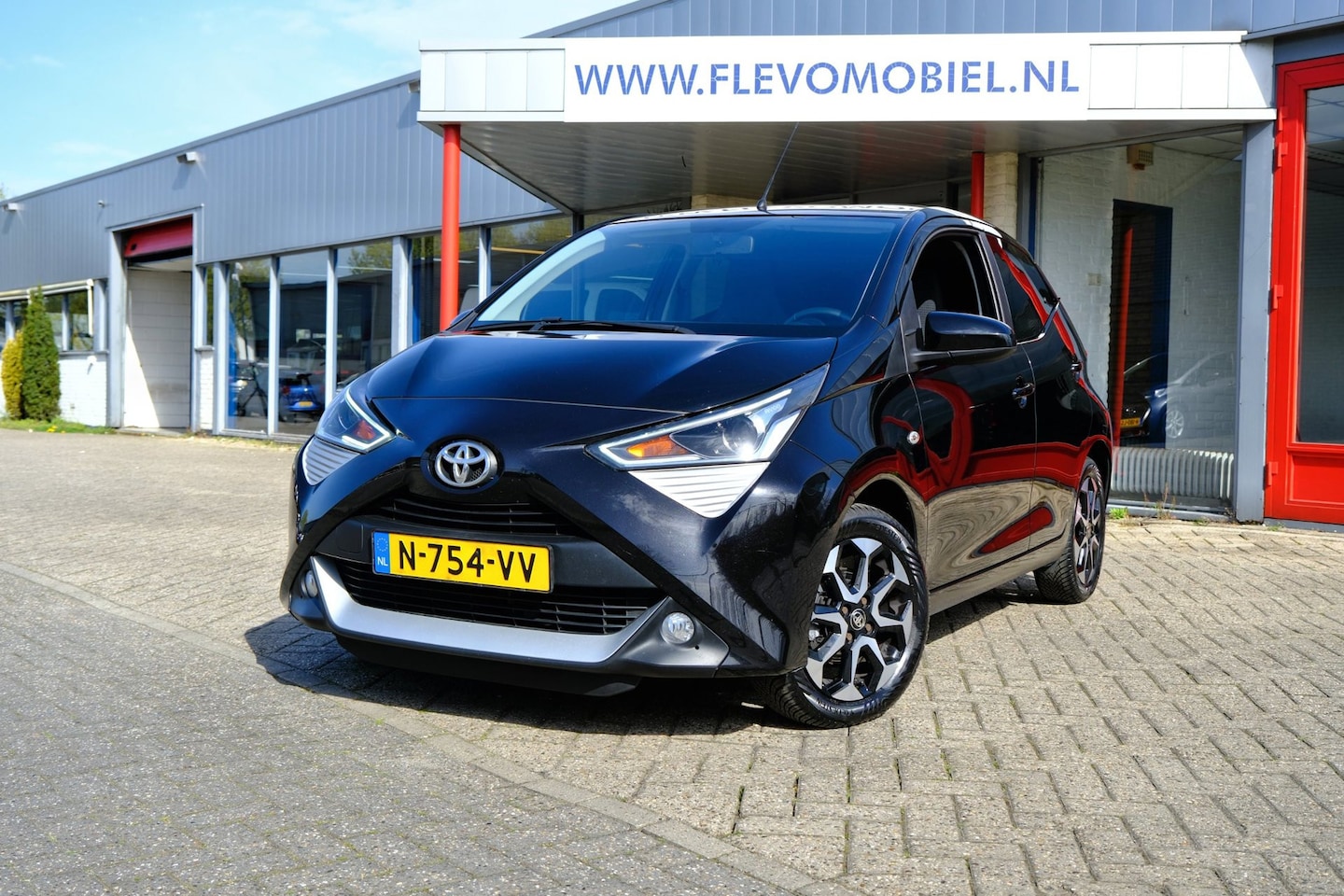 Toyota Aygo - 1.0 VVT-i x-joy Clima|Cruise|Camera|DAB|Carplay - AutoWereld.nl