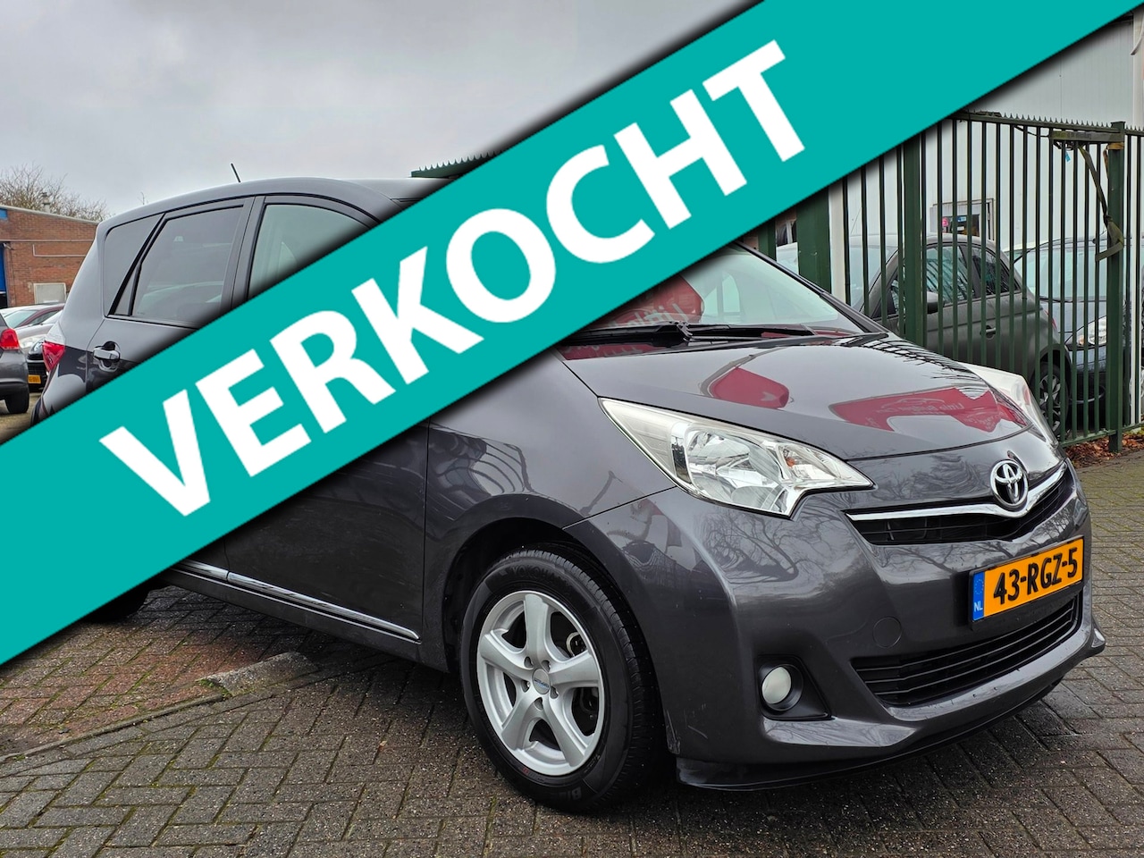 Toyota Verso S - 1.3 VVT-i Aspiration 1e eigenaar dealer onderhouden panorama dak navigatie achteruit camer - AutoWereld.nl
