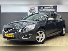 Volvo V60 - 1.6 T4 Momentum / BOM VOL/2DE Eigenaar/Dealer O.H
