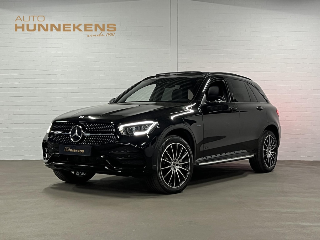 Mercedes-Benz GLC-klasse - 300e 4MATIC AMG Trekhaak | Burmester | Adapt. cruise | open dak | Stoelverwarming | Achter - AutoWereld.nl