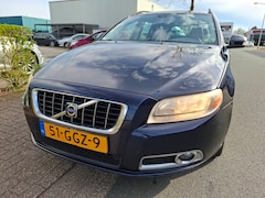 Volvo V70 - 2.4 D5 Momentum AUTOMAAT/CLIMA/CRUISE/LEDER