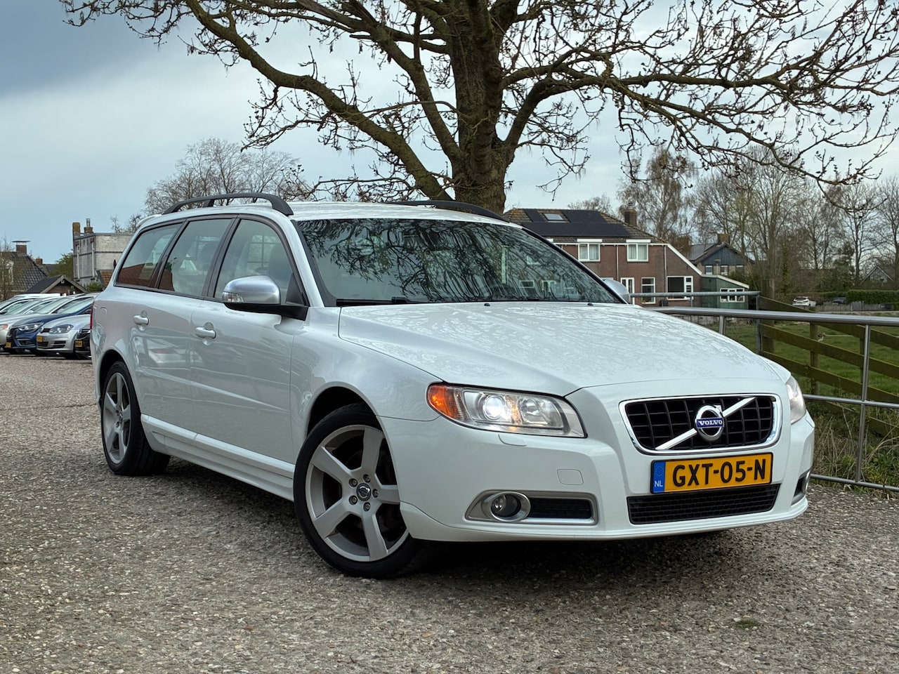 Volvo V70 - 2.5T Summum | R-Design + Clima + Cruise + Leder nu € 11.975,-!!! - AutoWereld.nl