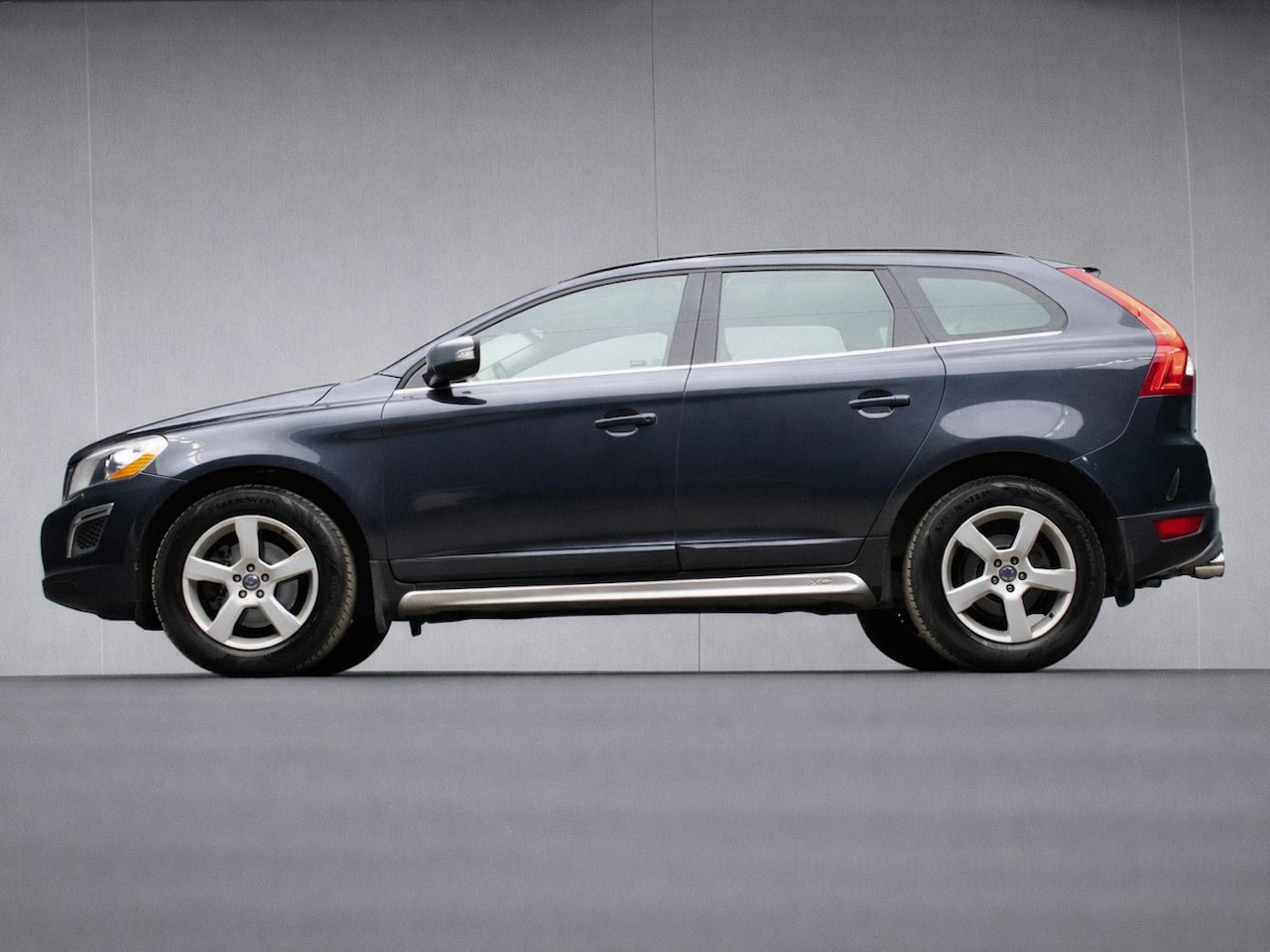 Volvo XC60 - 2.0T R-Design Sport (CLIMATE,CRUISE,PDC,LEDER,STOELVERWARMING,TREKHAAK,SPORTSTOELEN,LM VEL - AutoWereld.nl
