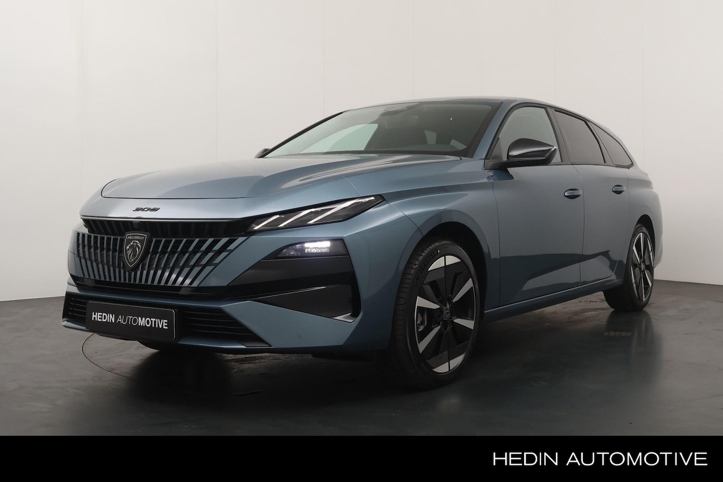 Peugeot e-308 SW - Business 54 kWh | Parkeer Camera | Full Map Navigatie | 18" Velgen | - AutoWereld.nl