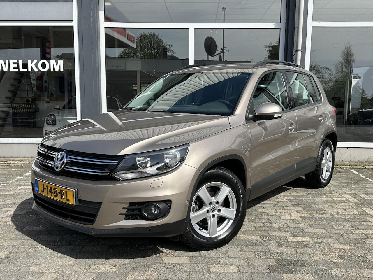 Volkswagen Tiguan - 1.4 TSI Sport&Style|PDC|Trekhaak|Rijklaar - AutoWereld.nl