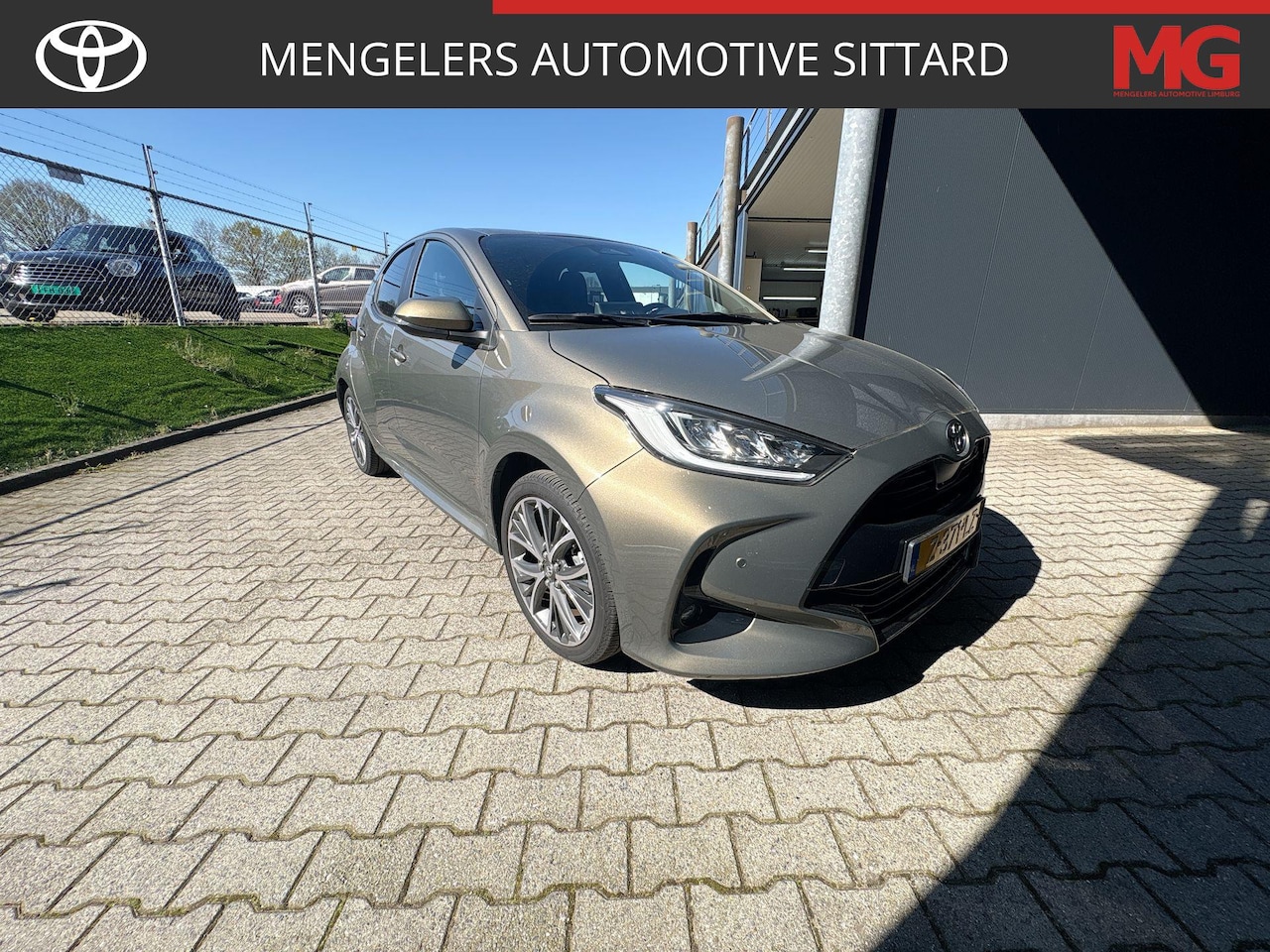 Toyota Yaris - 1.5 Hybrid 130 Executive | Rijklaar | Trekhaak | Blindspot | Sensoren V +A - AutoWereld.nl