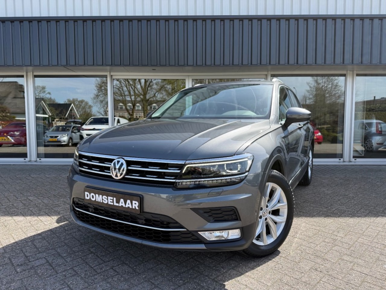 Volkswagen Tiguan - 1.4 TSI ACT Highline - Automaat PANO Elek. Trekh. ACC NAVI Camera - AutoWereld.nl