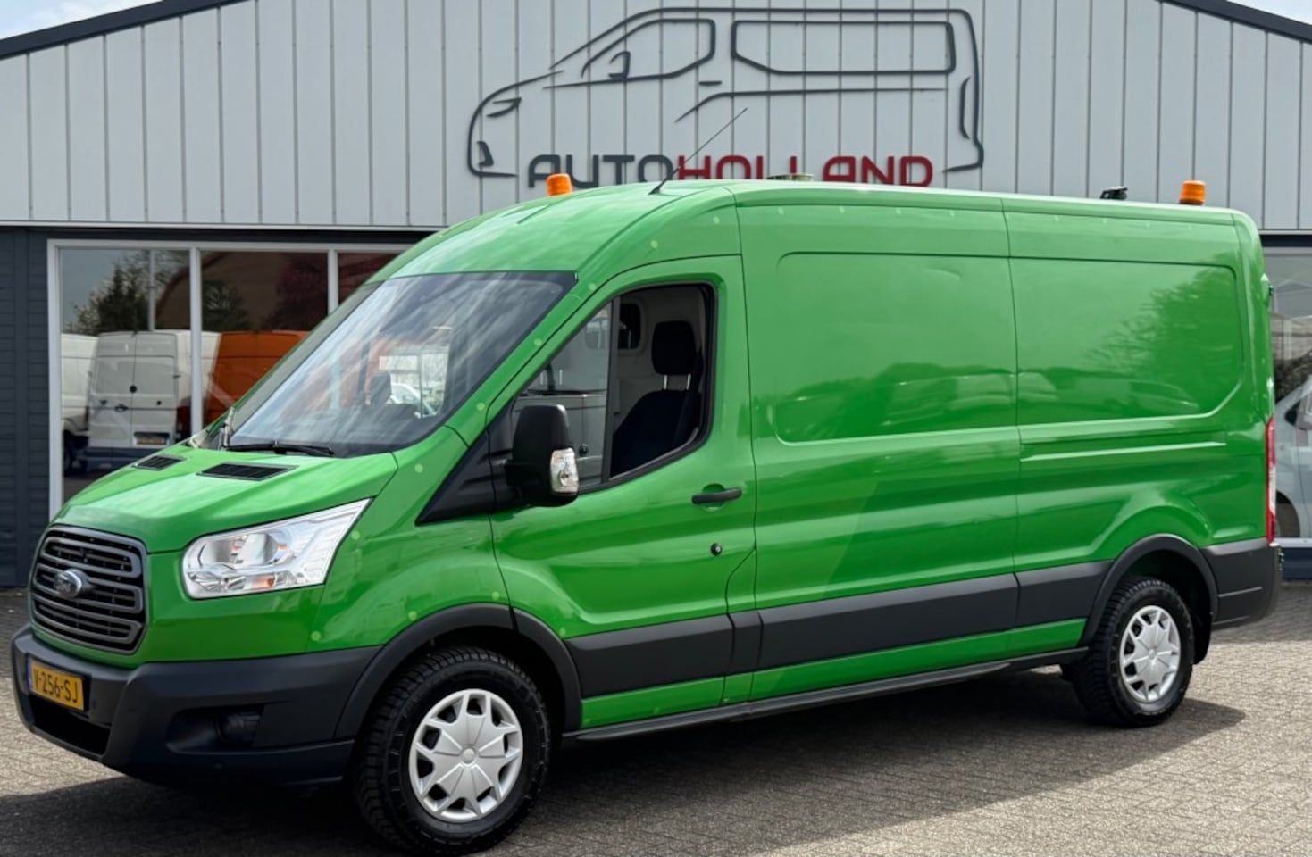 Ford Transit - 2.0 TDCI 96KW 131PK L3H2 EURO 6 AIRCO/ NAVIGATIE/ CRUISE CONTROL/ TREKHAAK/ 100% DEALEROND - AutoWereld.nl