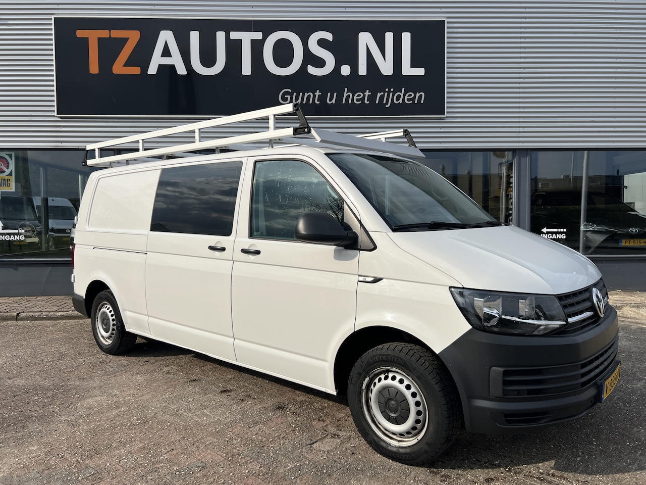 Volkswagen Transporter - 2.0 TDI L2H1 Sortimo/ Imperiaal - AutoWereld.nl